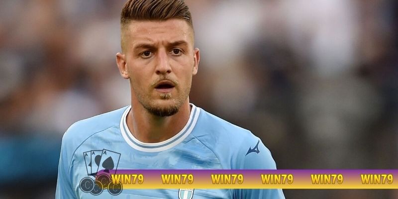 Tư duy chơi bóng của tiền vệ kiến tạo trên 1m9