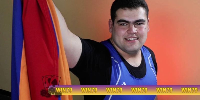 Vận động viên cử tạ nặng nhất cần có cơ bắp tốt